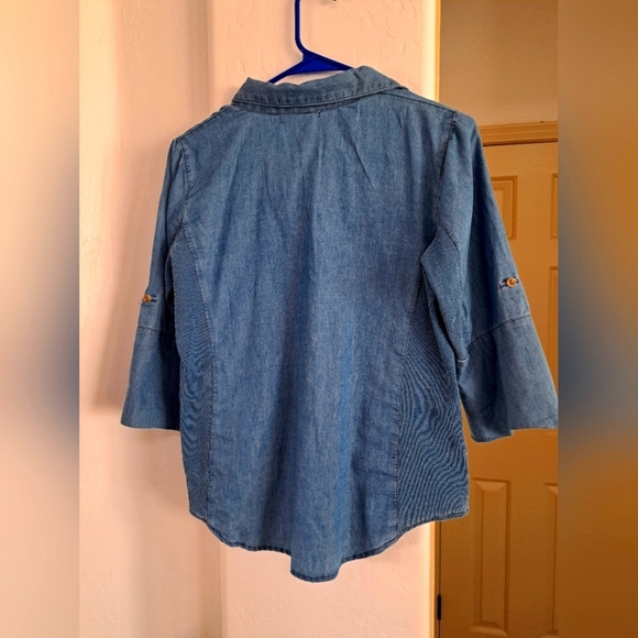 Notions Blue Chambray Denim Button-Up Shirt Adjustable Sleeve Tabs Sz Med. NWOT - Picture 5 of 10